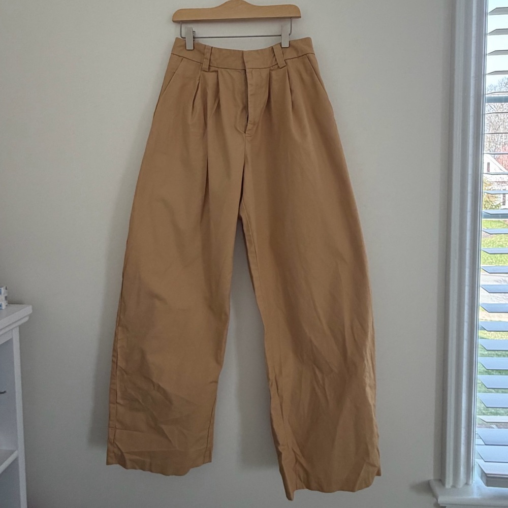 BDG Urban Outfitters Pleated Wide-Leg Chinos in Tan